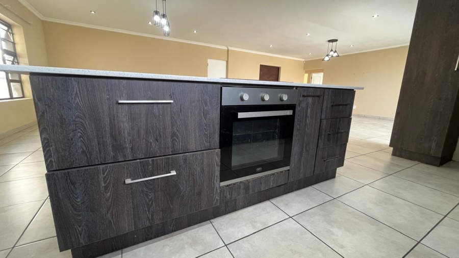 To Let 4 Bedroom Property for Rent in Fountains Estate Eastern Cape